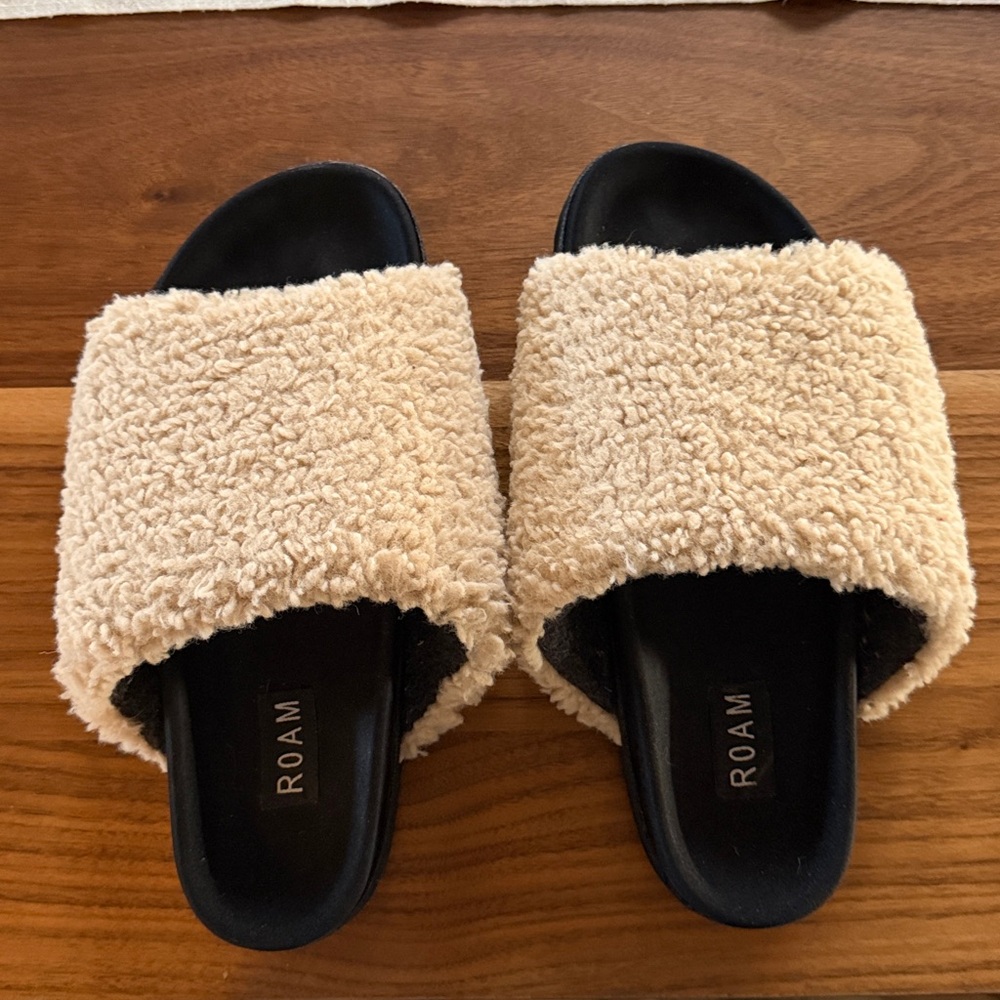 ROAM Faux Fur Slides